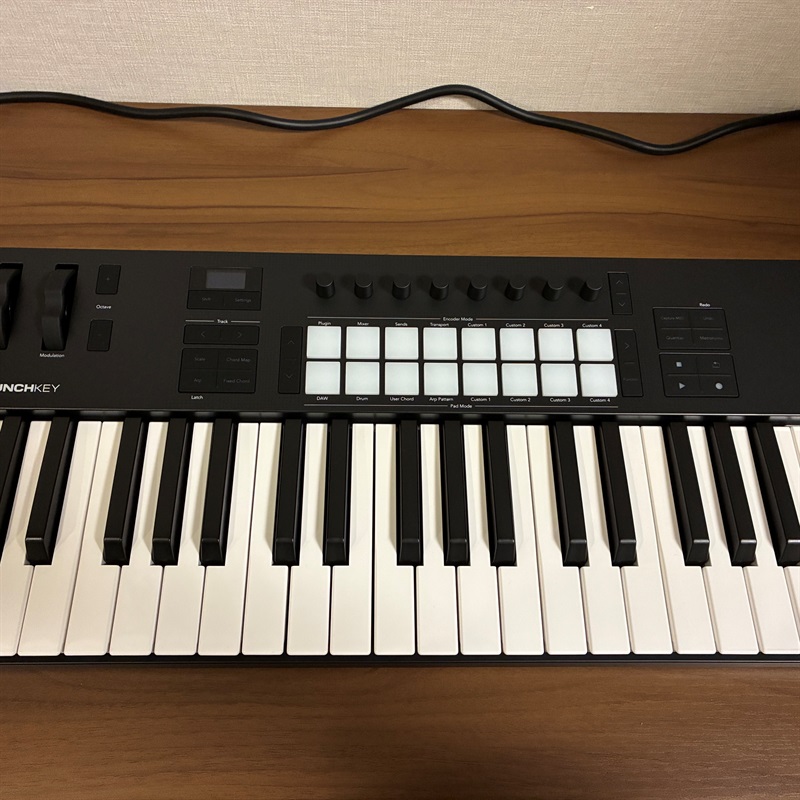 NOVATION Launchkey 37 Mk4の画像